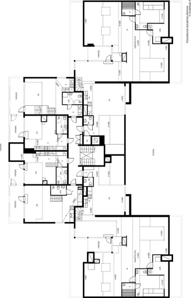 Pohjapiirros kerrostalosta, jossa näkyy huoneiden sijoittelu, portaat ja ikkunat mustavalkoisena.