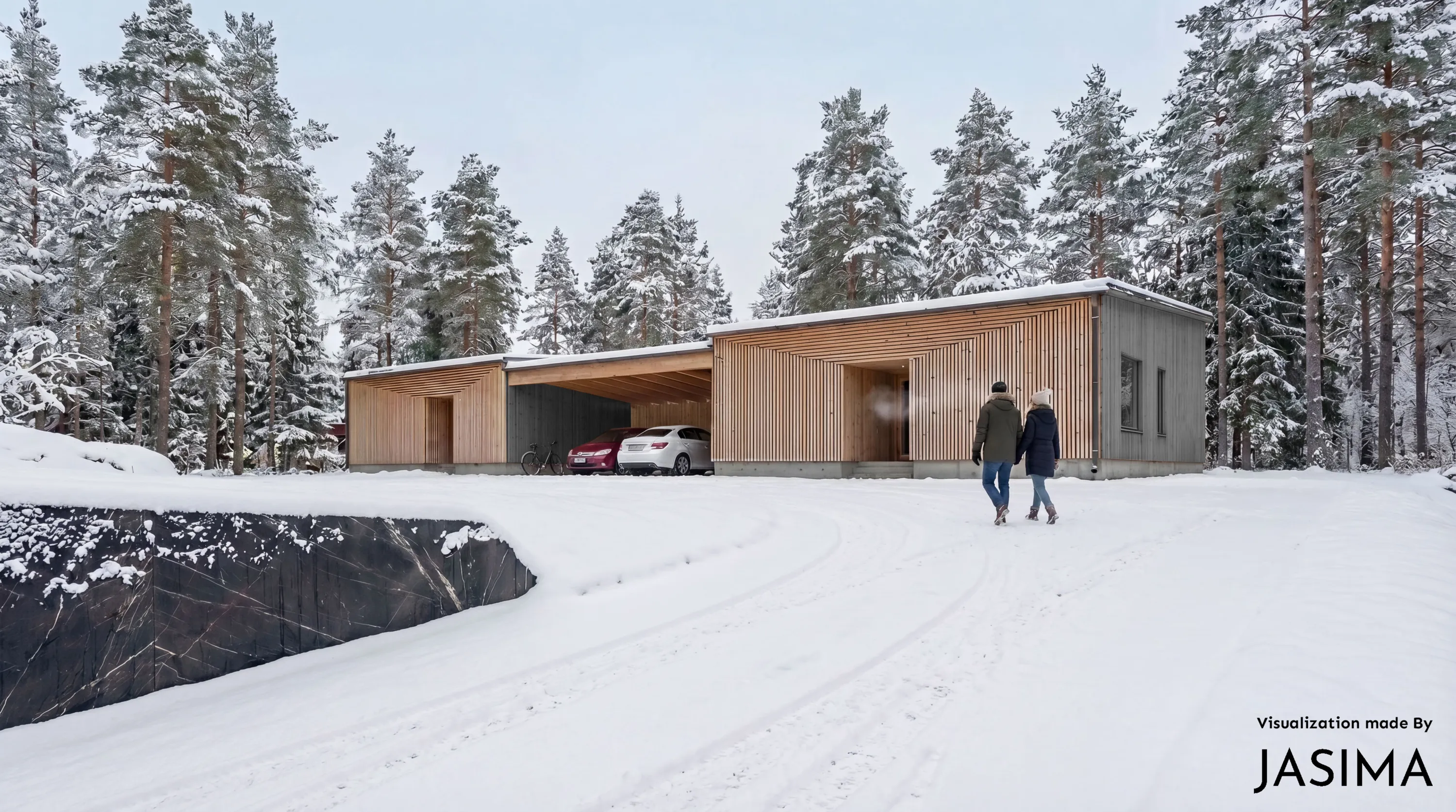Moderni puuverhoiltu rakennus autokatoksella lumisessa metsämaisemassa. Kaksi ihmistä kävelee kohti rakennuksen sisäänkäyntiä lumisella tiellä. Autokatoksessa on kaksi autoa ja polkupyörä. Vasemmalla näkyy tumma, lumipeitteinen kivinen tukimuuri. Taustalla on tiheä, lumisten mäntyjen peittämä metsä pilvisenä talvipäivänä.